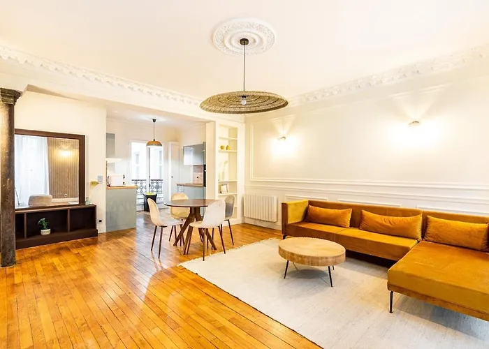 Stay In The Heart Of Le Marais!